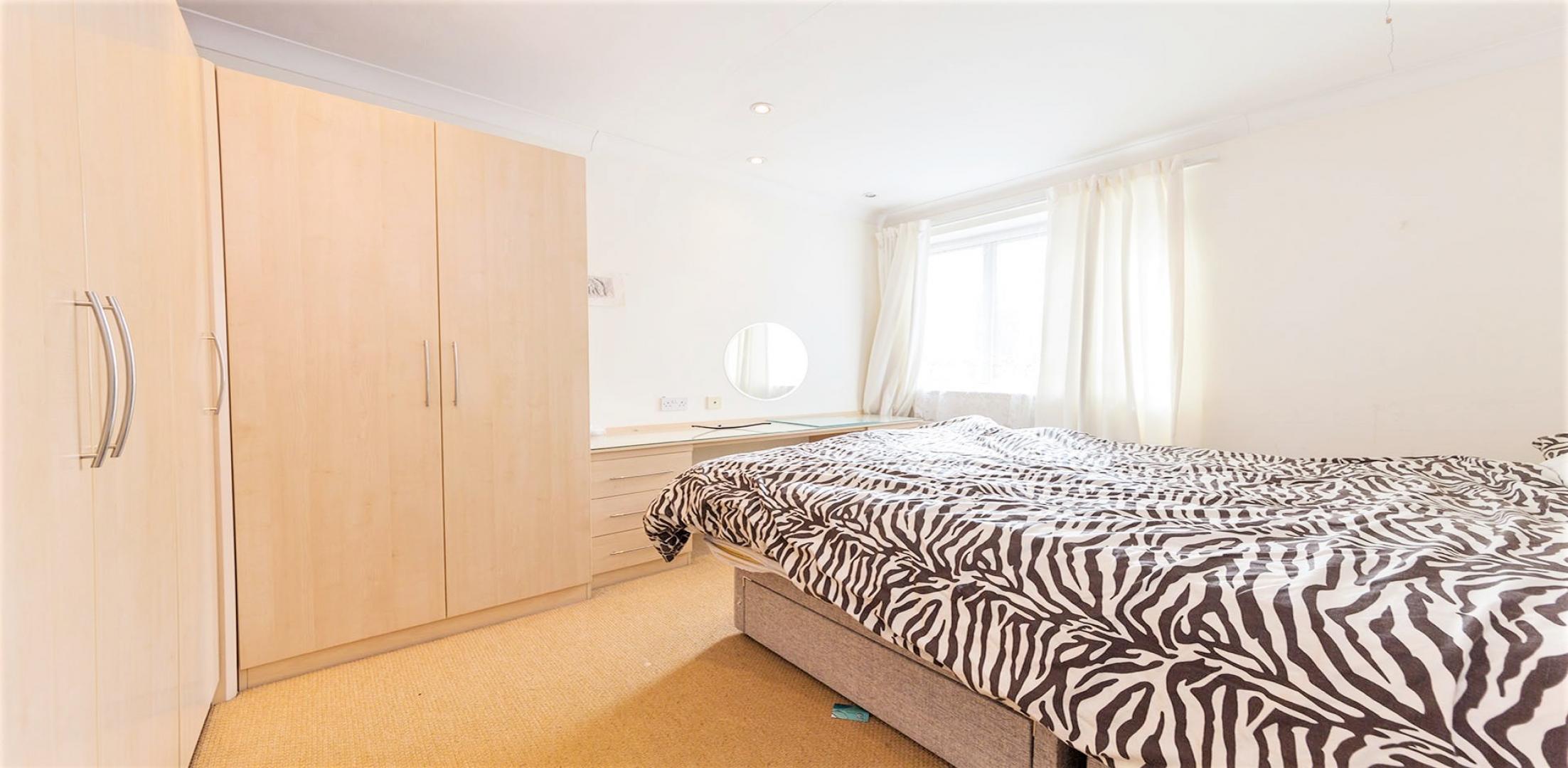 Modern Apartment Cornmow Drive, Dollis Hill